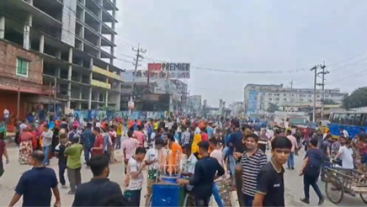 garment-workers-in-gazipur-protest-for-unpaid-wages;-traffic-on-dhaka-mymensingh-highway-disrupted